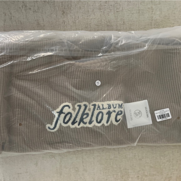 NEW 💛 Taylor Swift The Folklore Album Chenille Patch Crewneck Sweater - Large - Picture 6 of 6